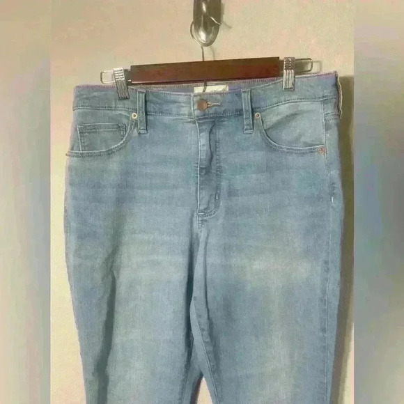 Universal Thread Women’s High Rise Skinny Light Wash 12/31 R - Picture 2 of 7